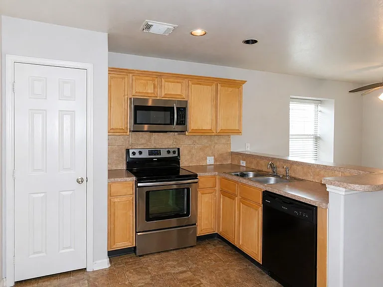 16810 Deck Ct — Photo 7