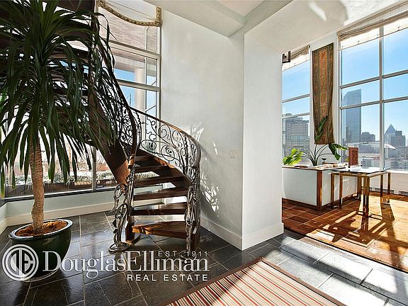 5th image of 150 Columbus Ave APT Ph3b