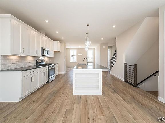 5th image of 1335 W Gateway Heights Dr #53-605