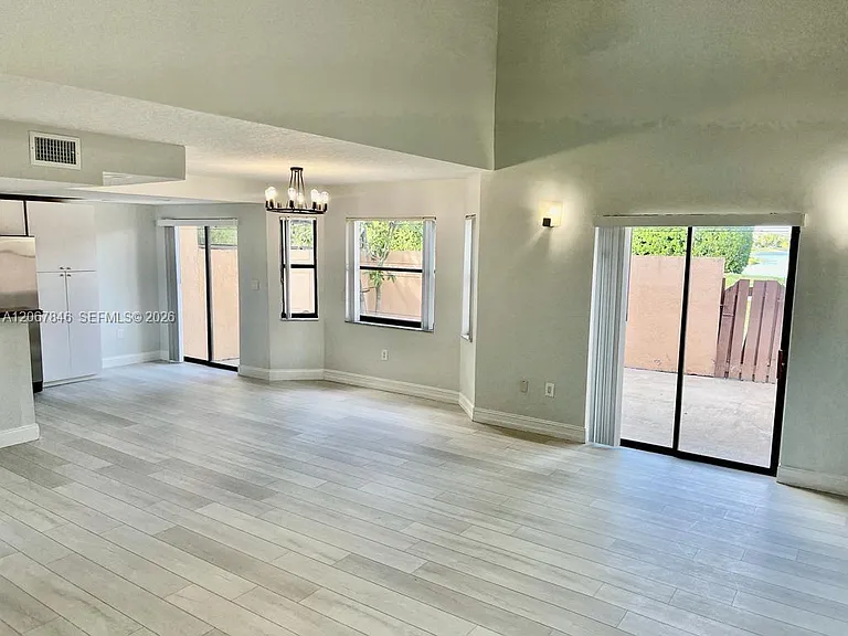 900 SW 113th Ter — Photo 28