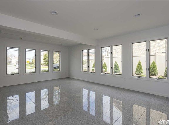 3rd image of 3212 Hewlett Ave