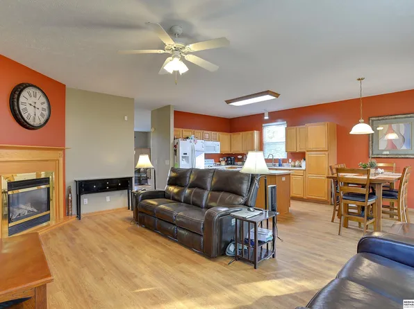 20051 Hackberry Dr, Gretna, NE 68028