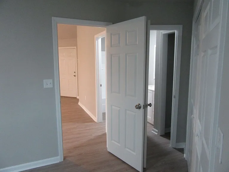 1304B Grace Ave — Photo 9