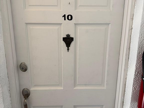 4th image of 600 N Grove St #10