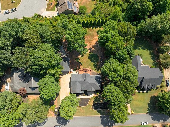 2nd image of 453 S Oakley Ln