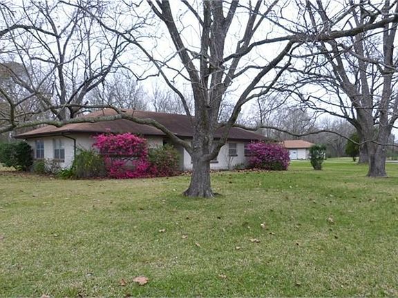 1-story home on 2.6 acres