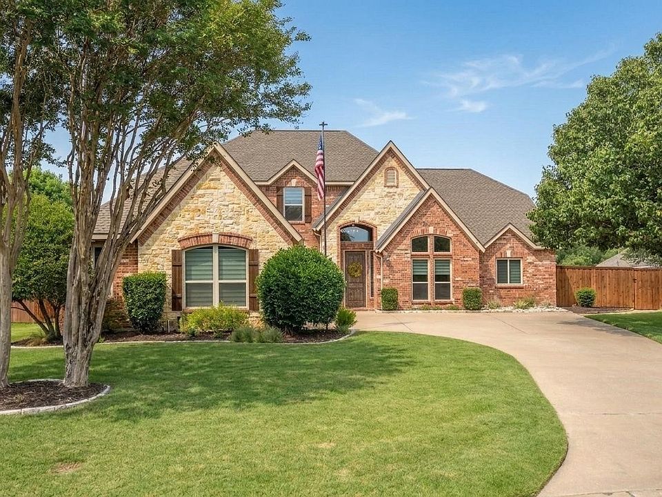 1st image of 833 Shady Meadow Dr