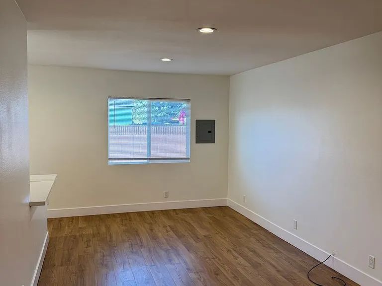 4318 N. Lakewood Blvd — Photo 9