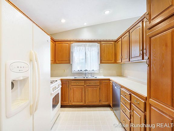5th image of 602 Bradford Pl NE #63