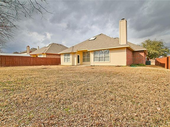 2nd image of 1228 Parkwood Trl