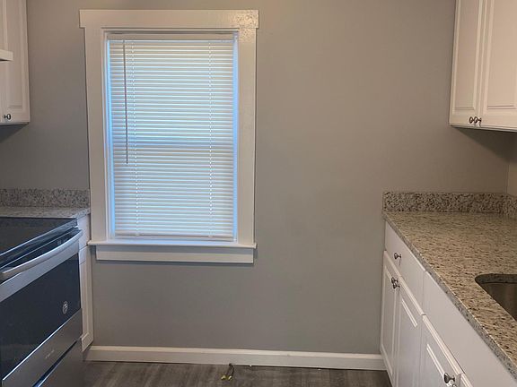 3rd image of 556 Franklin St #3