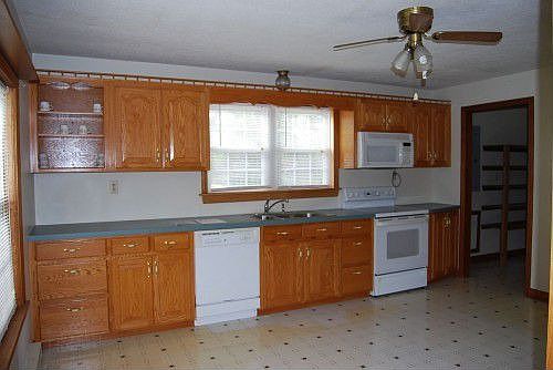 4th image of 1604 Angel Pl