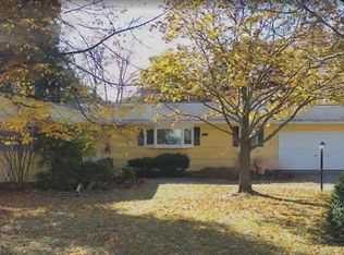 27 Ridgewood Dr, Burlington, VT 05408