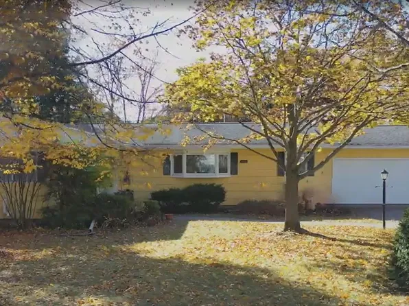 27 Ridgewood Drive, Burlington, VT 05408