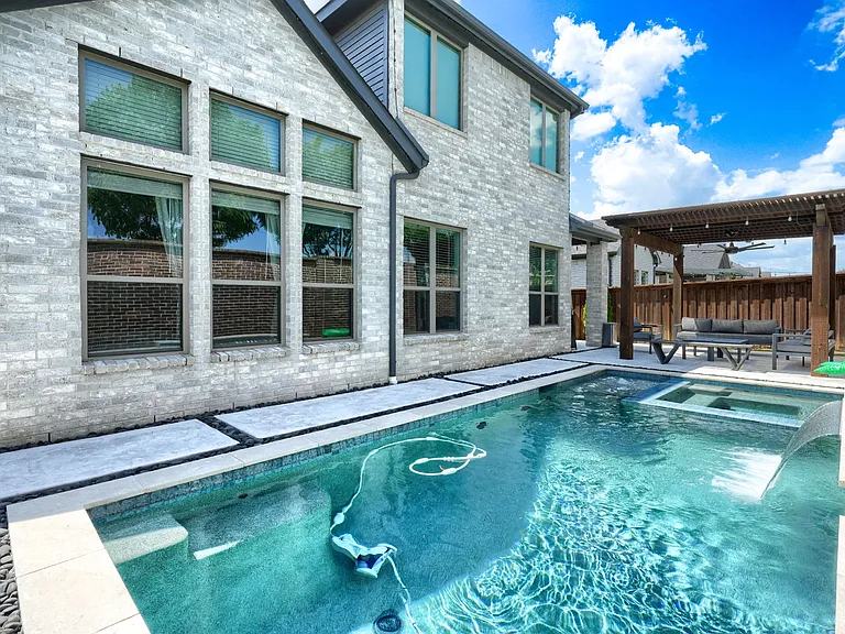 2446 Bainbridge Dr — Photo 31