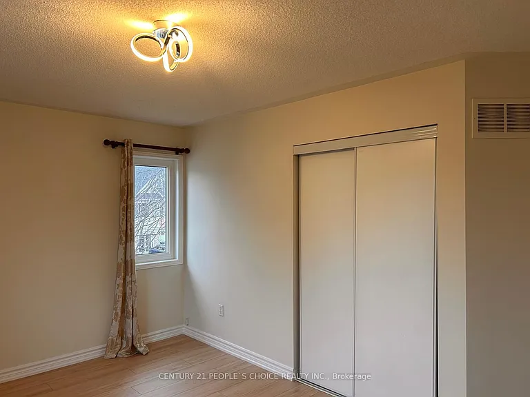 6885 Tassel Cres — Photo 22
