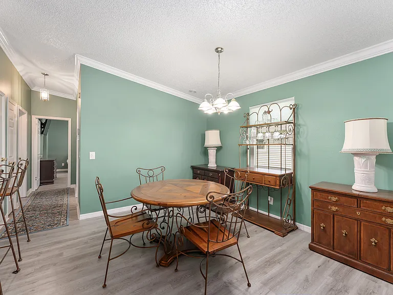 1401 W Schwartz Blvd — Photo 7