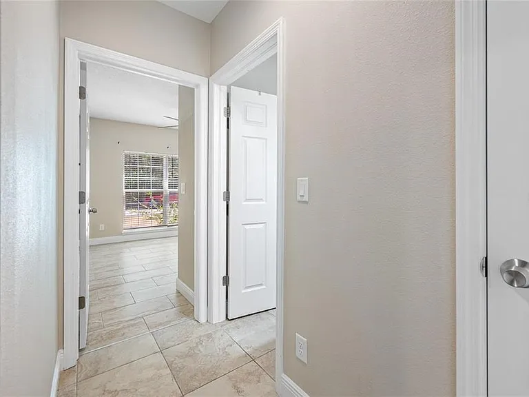 230 Clayton St — Photo 4