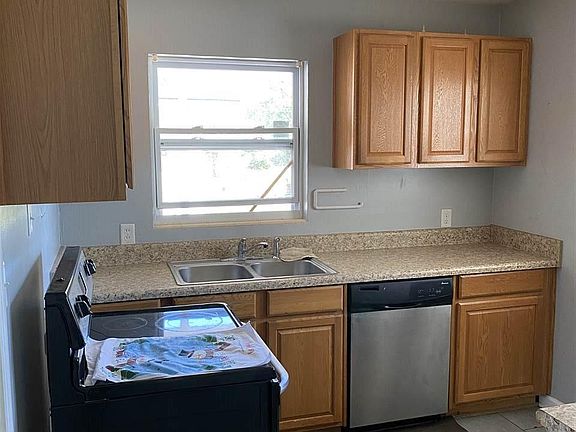4th image of 393 Clairmont Dr