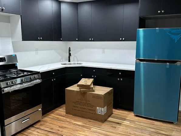 (undisclosed Address), Far Rockaway, NY 11693