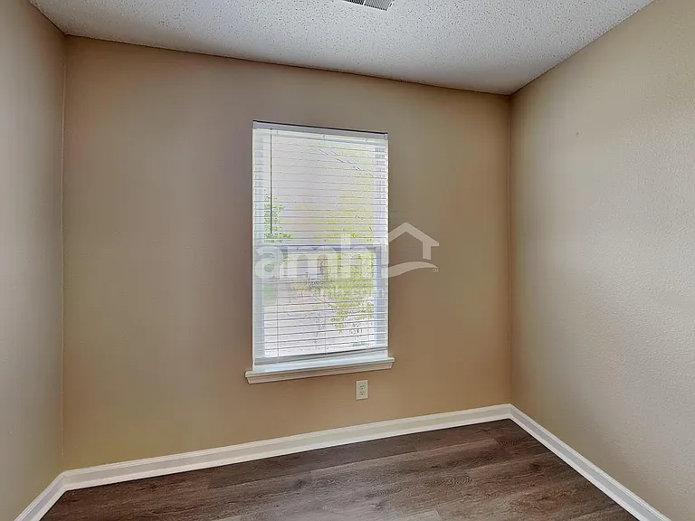 635 Cloverfield Ln — Photo 18
