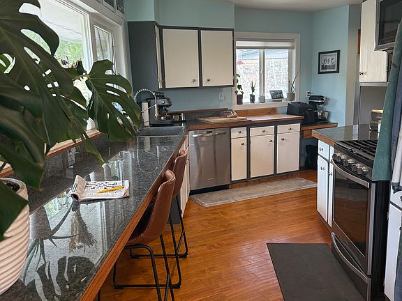 5th image of 31 Peakview Dr