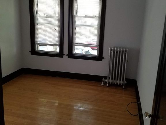 3rd image of 4947 N Whipple St APT 2W