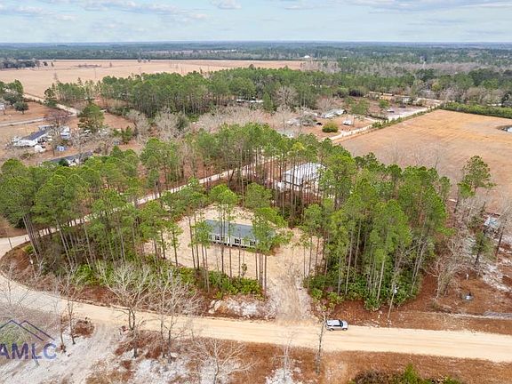 3rd image of 193 Blackberry Rd