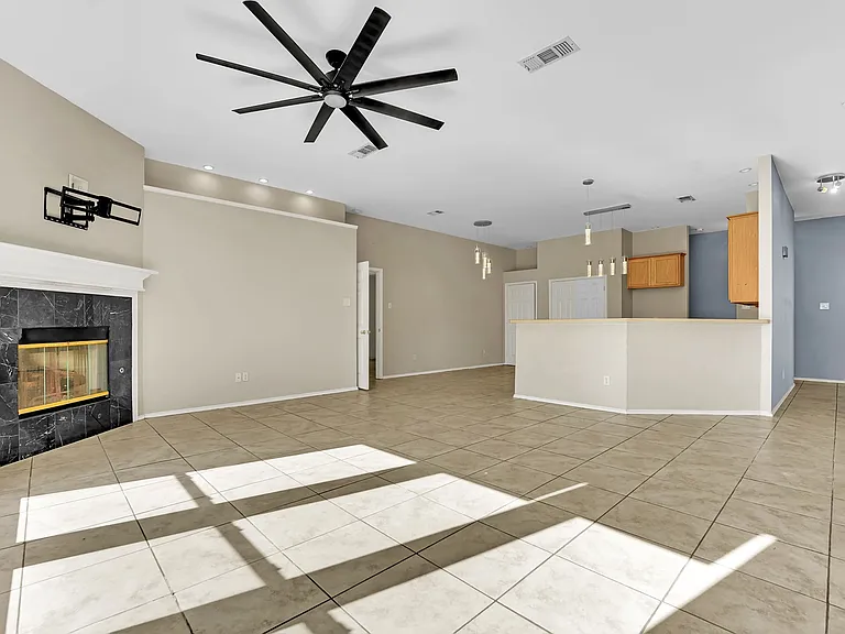 1708 Windcastle Dr — Photo 11