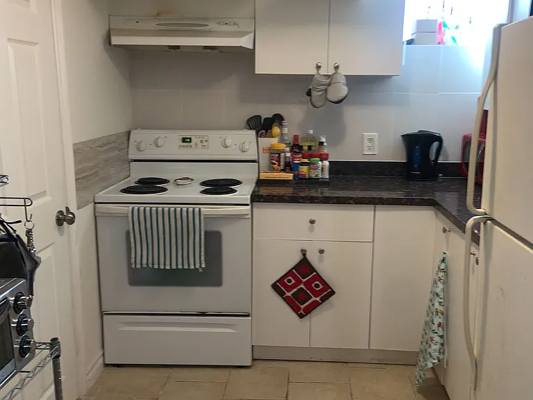 58 Finch Ave E #LOWER — Photo 2