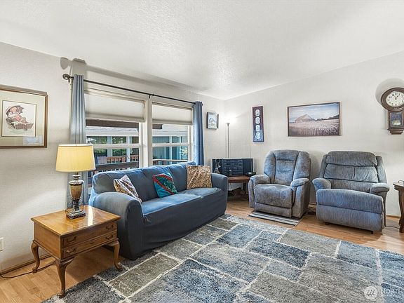 4th image of 333 Franklin Place