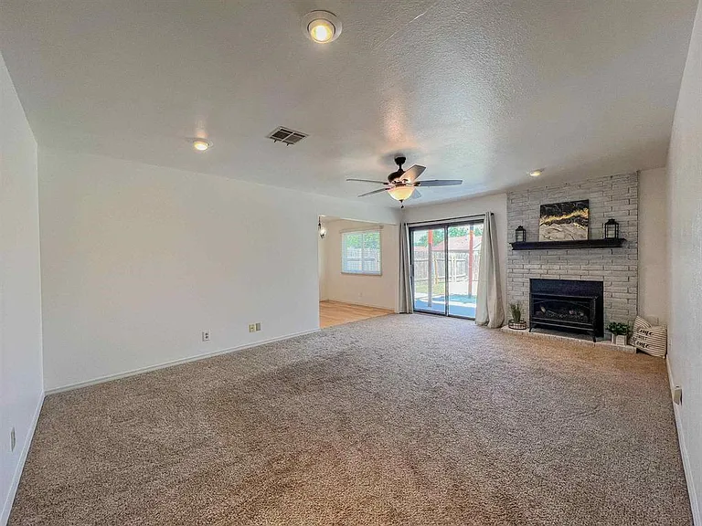 2713 Mount Vernon Rd — Photo 2