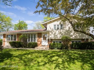 248 Redwood Ave, Elk Grove Village, IL 60007