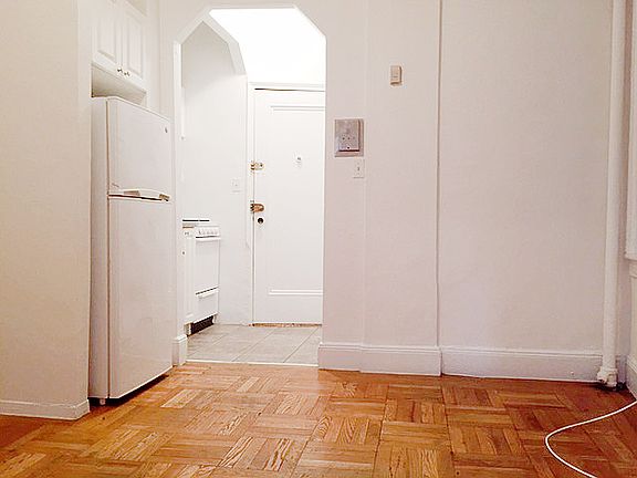 2nd image of 304 E 38th St APT 10
