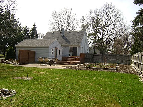 3rd image of 6508 8th Ave SW