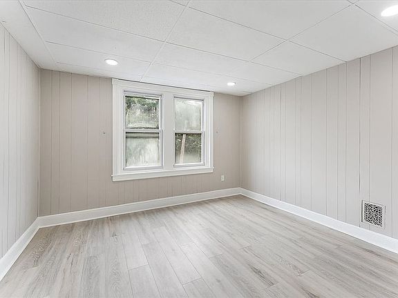 2nd image of 100 W Sharpnack St