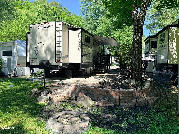 4th image of 4229 E Pkwy Lot 281