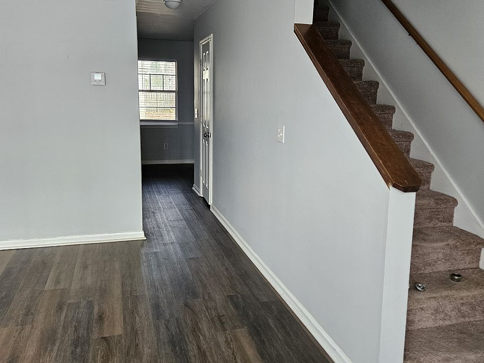 2nd image of 402 Crestview Dr #B