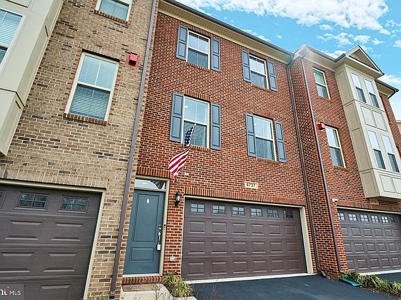 3rd image of 6737 Pinchot Ln