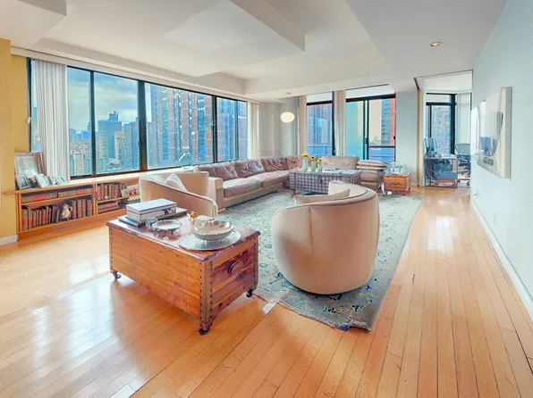 300 East 93rd Street image 1 of 12