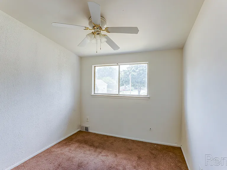 MacArthur Manor Apartments — Photo 7