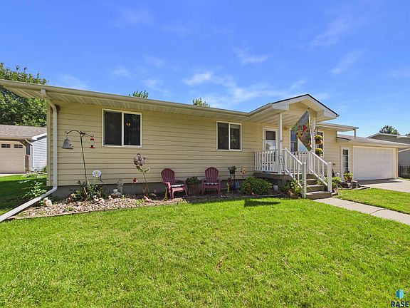 3rd image of 522 Cambridge Dr