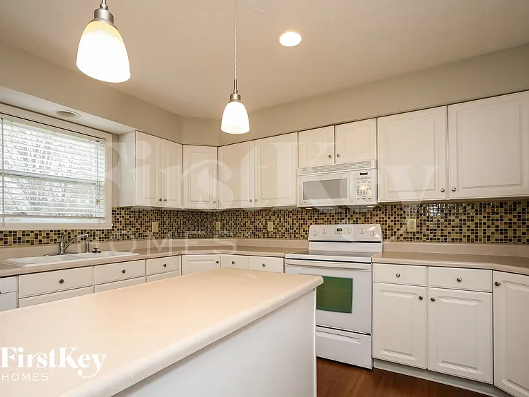 10794 Brixton Ln — Photo 6