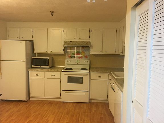 Kitchen and Closet