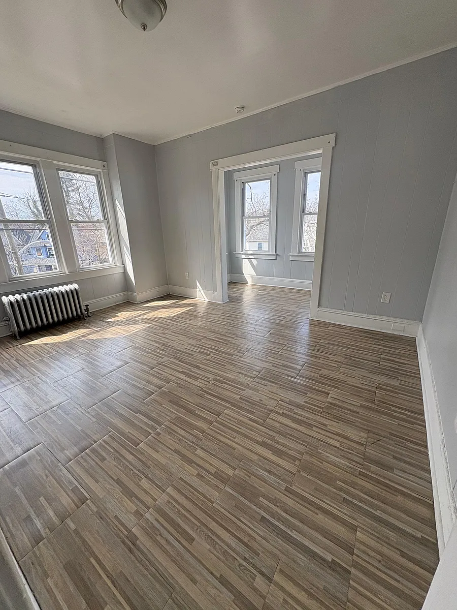 Building Photo - 701 Kensington Ave #E