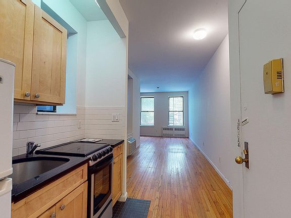 4th image of 246 W 22nd St APT 5