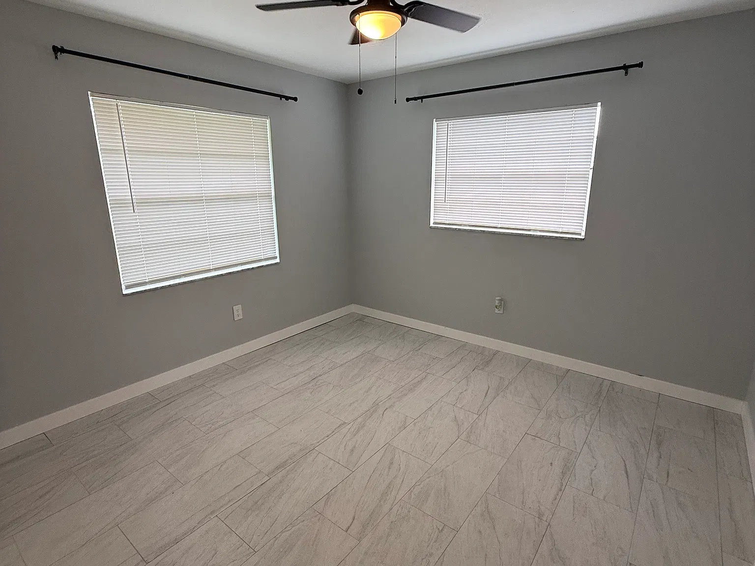 2810 SW 16th Pl — Photo 4