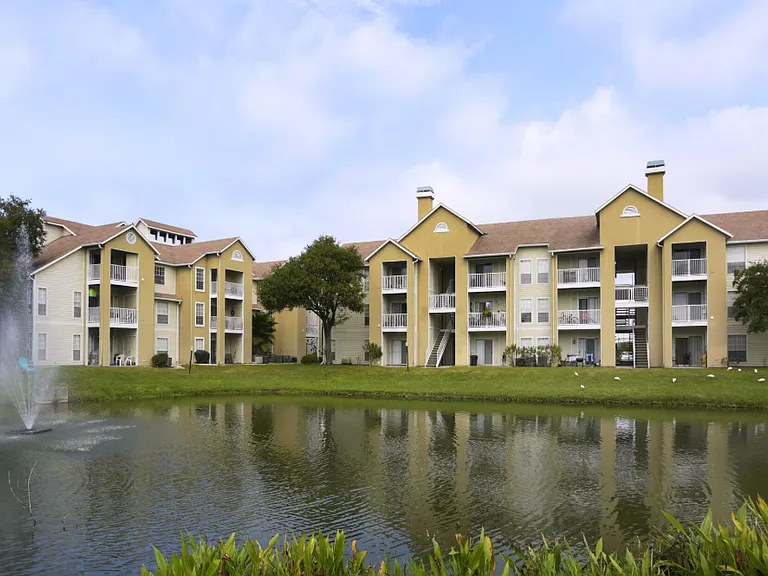 Lighthouse Bay Apartment Homes — Photo 19