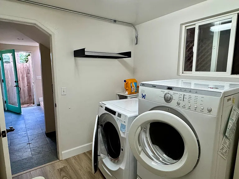 laundry shared with 1 other unit.