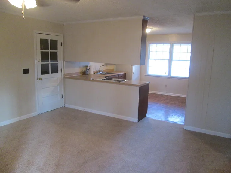 105 Landford Ct — Photo 6